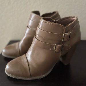 LC Heeled booties